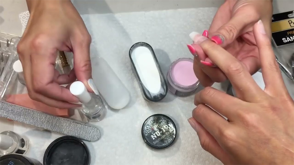 NuGenesis Dipping Powder Nails – Tips to Simplify Your Manicure Routine